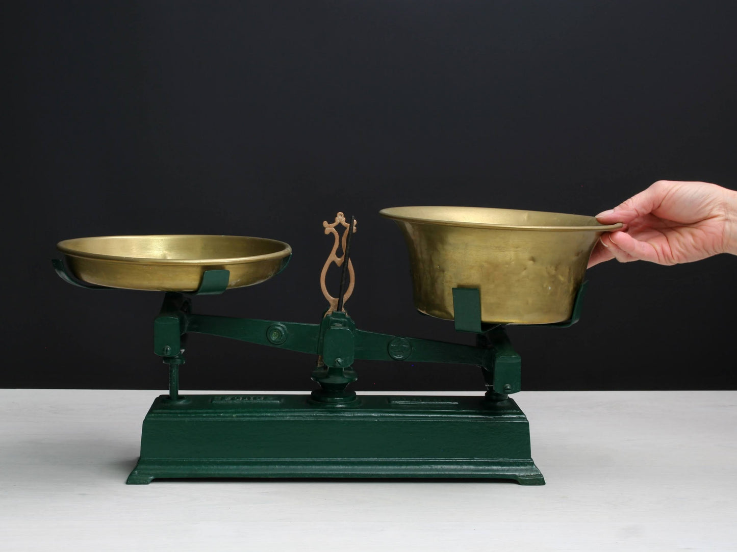 Antique Scale - Force 2 Kilo