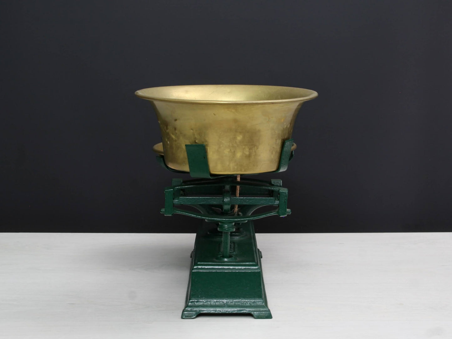 Antique Scale - Force 2 Kilo