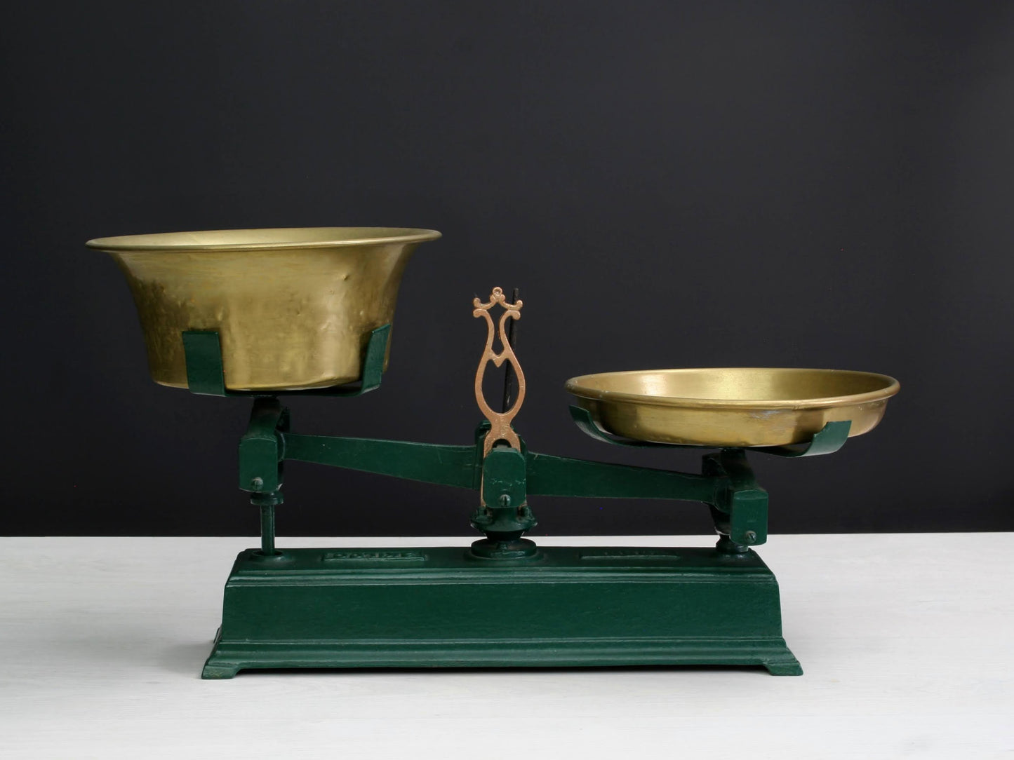 Antique Scale - Force 2 Kilo