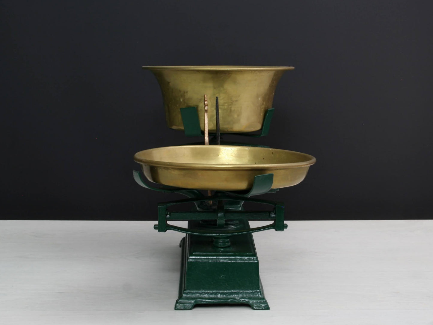 Antique Scale - Force 2 Kilo
