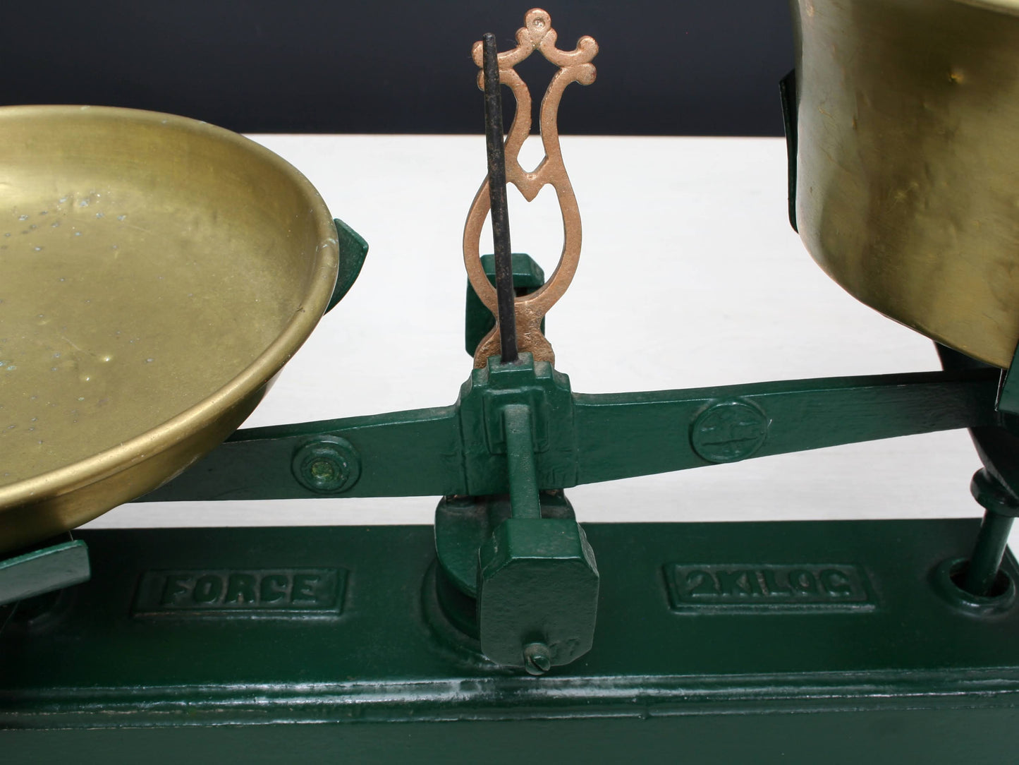 Antique Scale - Force 2 Kilo