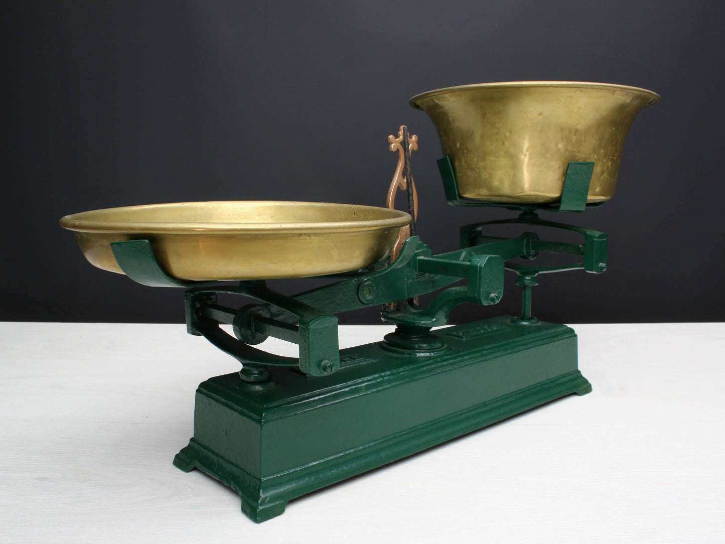 Antique Scale - Force 2 Kilo