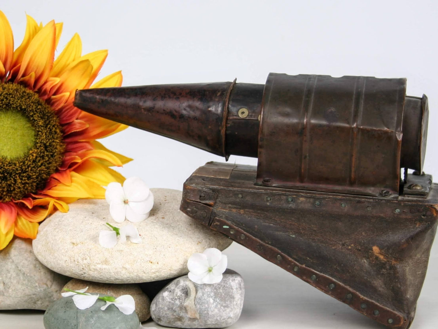 Create a unique look with antique and vintage pieces for industrial home decor. A varying combination rustic home decor pieces of times past from Europe.