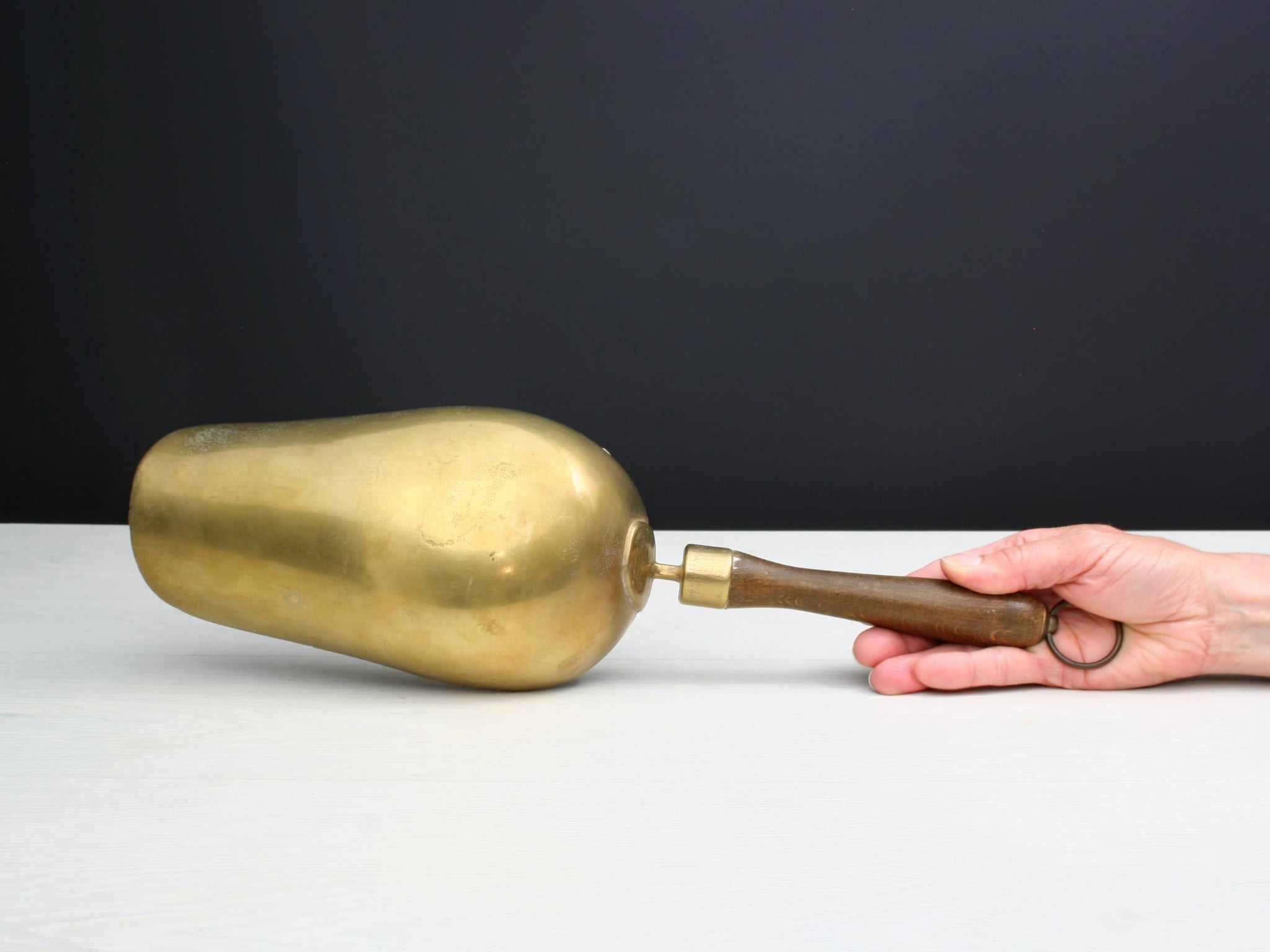 SET OF 2 Vintage Brass Grain Scoops, Antique Metal Flour Scoop, Wood  Farmhouse Utensils, Primitive Country Decor 