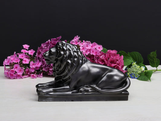 Collectible Meissen male lion sculpture | Animal Figurines-Vintage Decor